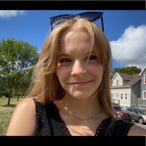 Meet your Posher, Alicia